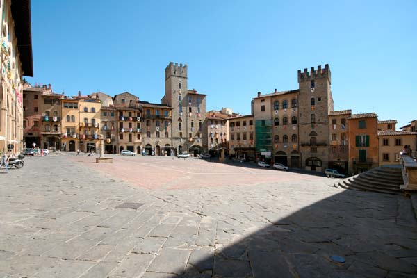 Aquí tienes una imagen del centro de Arezzo
