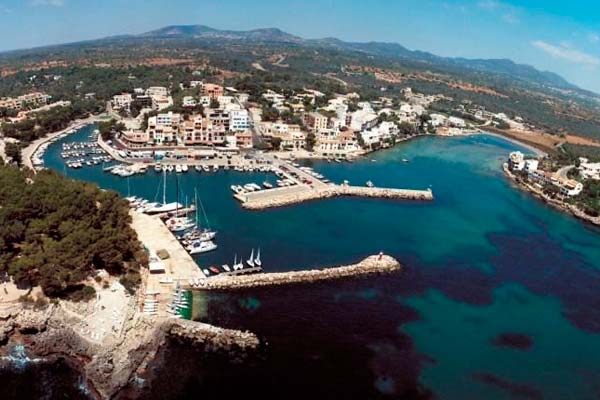 Portopetro es una localidad de la costa de Mallorca, con varias playas y calas cercanas