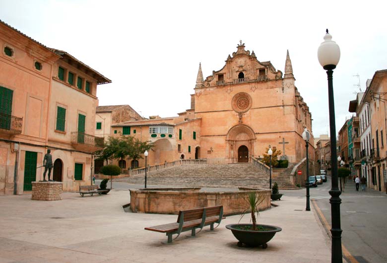 Iglesia en el centro de Santa Margalida