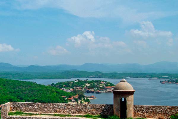 Vistas desde un castillo en Santiago de Cuba