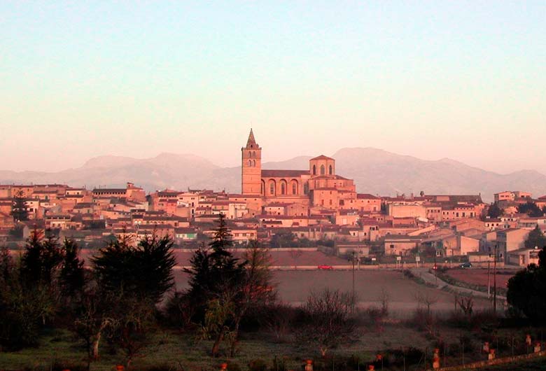 Imagen al atardecer en la localidad de Sineu