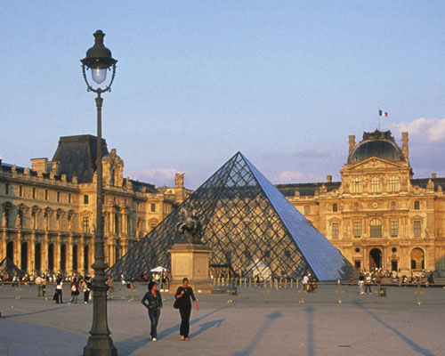 Exterior del museo del Louvre