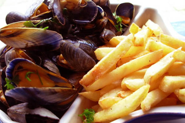 Los mejillones con patatas fritas son uno de los platos más t´picos de Bélgica