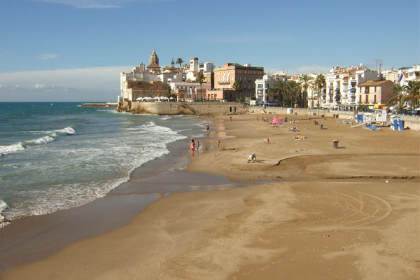 Playa de Sitges, conócela desde uno de estos apartamentos