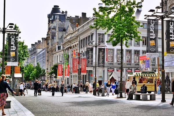 Calle de la ciudad de Amberes en Bélgica