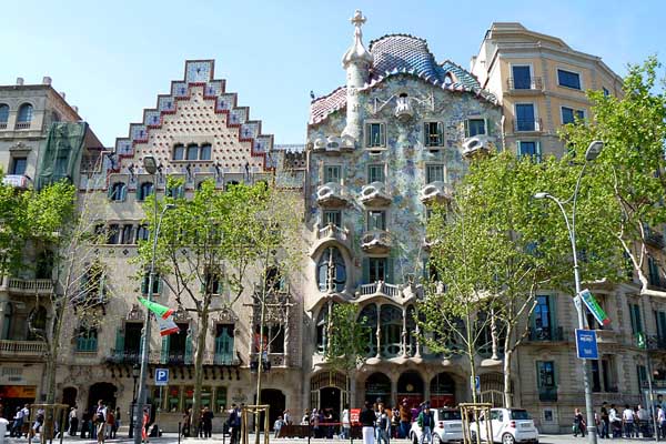Lugares turísticos que visitar en Barcelona desde nuestro alquiler