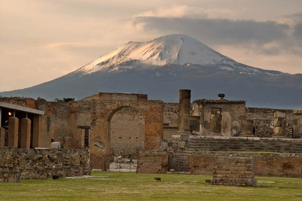Ciudad de Pompeya, bajo el Vesubio