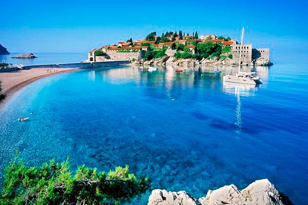 Una de las vistas que encontrarás en las poblaciones costeras de Montenegro