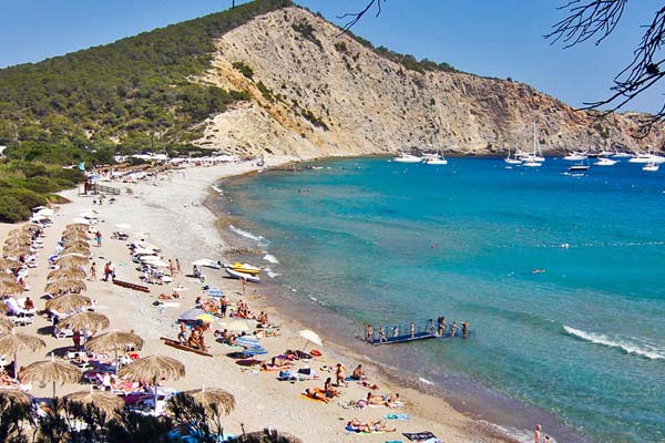 Playa de Ibiza en los meses de verano