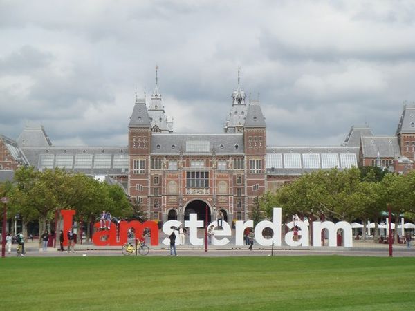 Transporte y alojamiento en Amsterdam