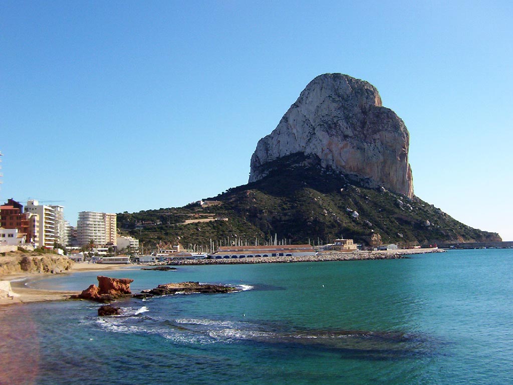 Apartamentos en Calpe junto a la playa del peñon