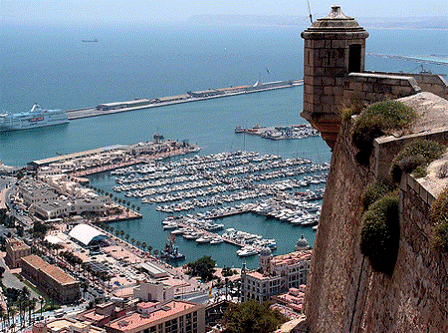 Puerto de alicante desde el castillo