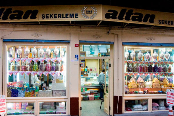 En Altan Sekerleme puedes degustar algunos ingredientes y productos típicos de Estambul y Turquía