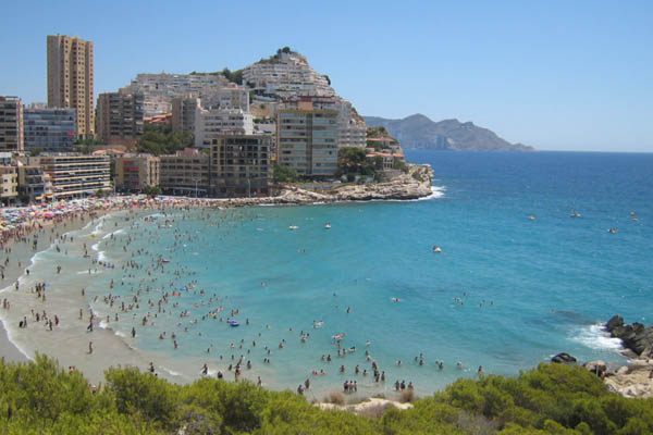 Cala de Finestrat, una de las playas más destacadas de Benidorm