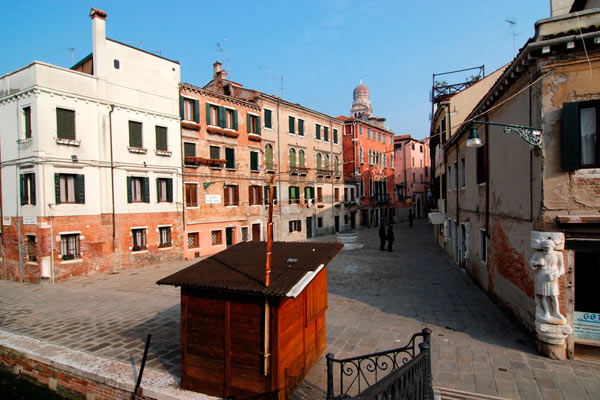 El Campo dei Mori es de las plazas más antiguas de la ciudad