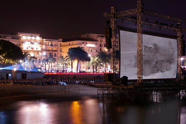 Cine en la playa durante el Festival de Cannes