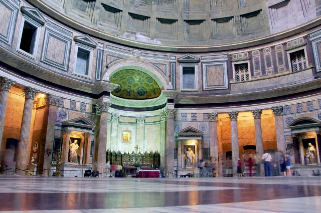 En imponente Panteon por dentro