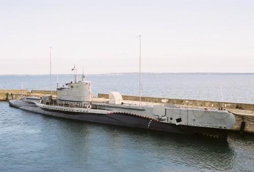 Submarino amarrado