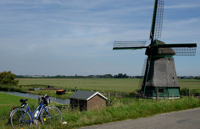 En bici podemos realizar una excursión por los alrededores de Ámsterdam