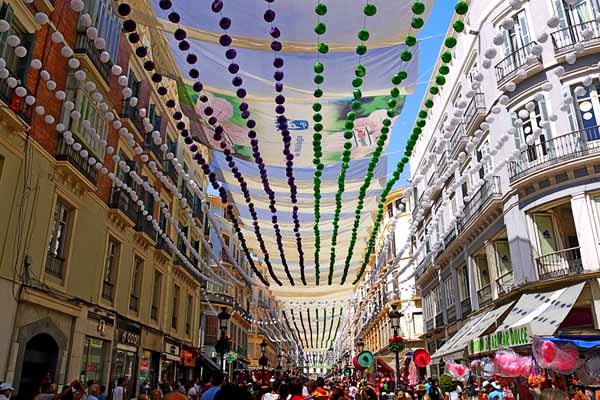 Calles de la ciudad durante la Feria de Málaga