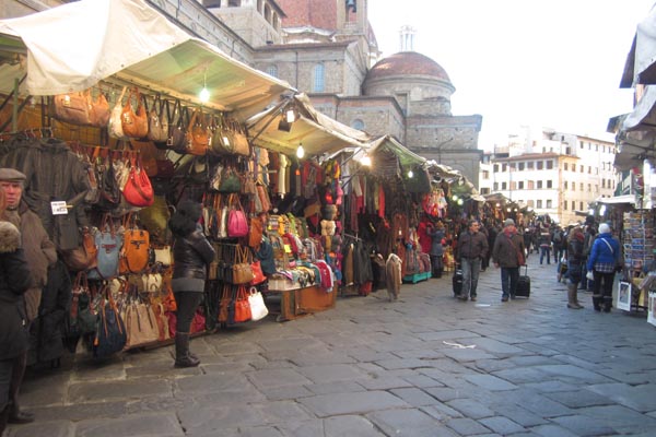 Mercado de San Lorenzo, donde hacer unas compras en Florencia