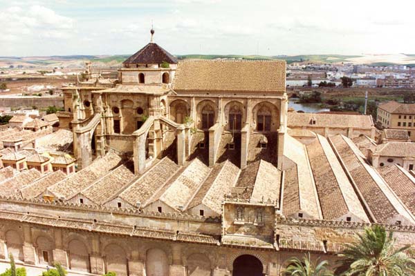 Exterior del monumento de la Mezquita de Córdoba y su Catedral