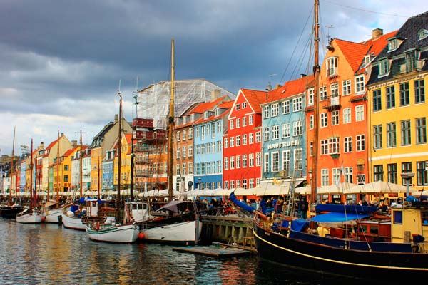 Puerto de Nyhavn en Copenhague