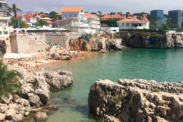 Playa de Rainha, una de las más populares de Cascais