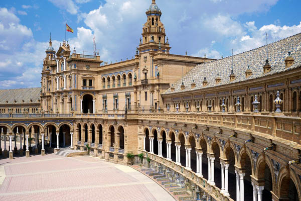 Plaza de España de Sevilla, un lugar histórico y monumental de Andalucía
