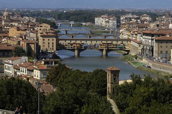 El Ponte Vecchio es de los más turísticos de Florencia