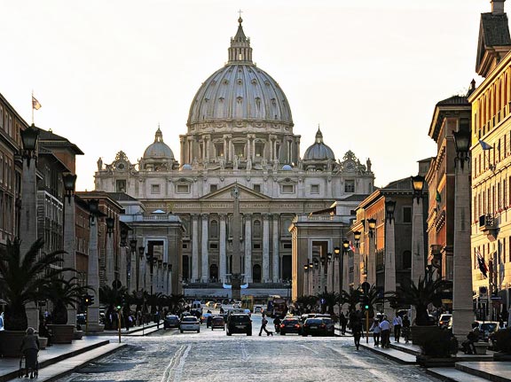Vista frontal del Vaticano