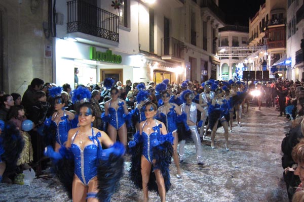 Rua por las calles de Sitges durante el Carnaval